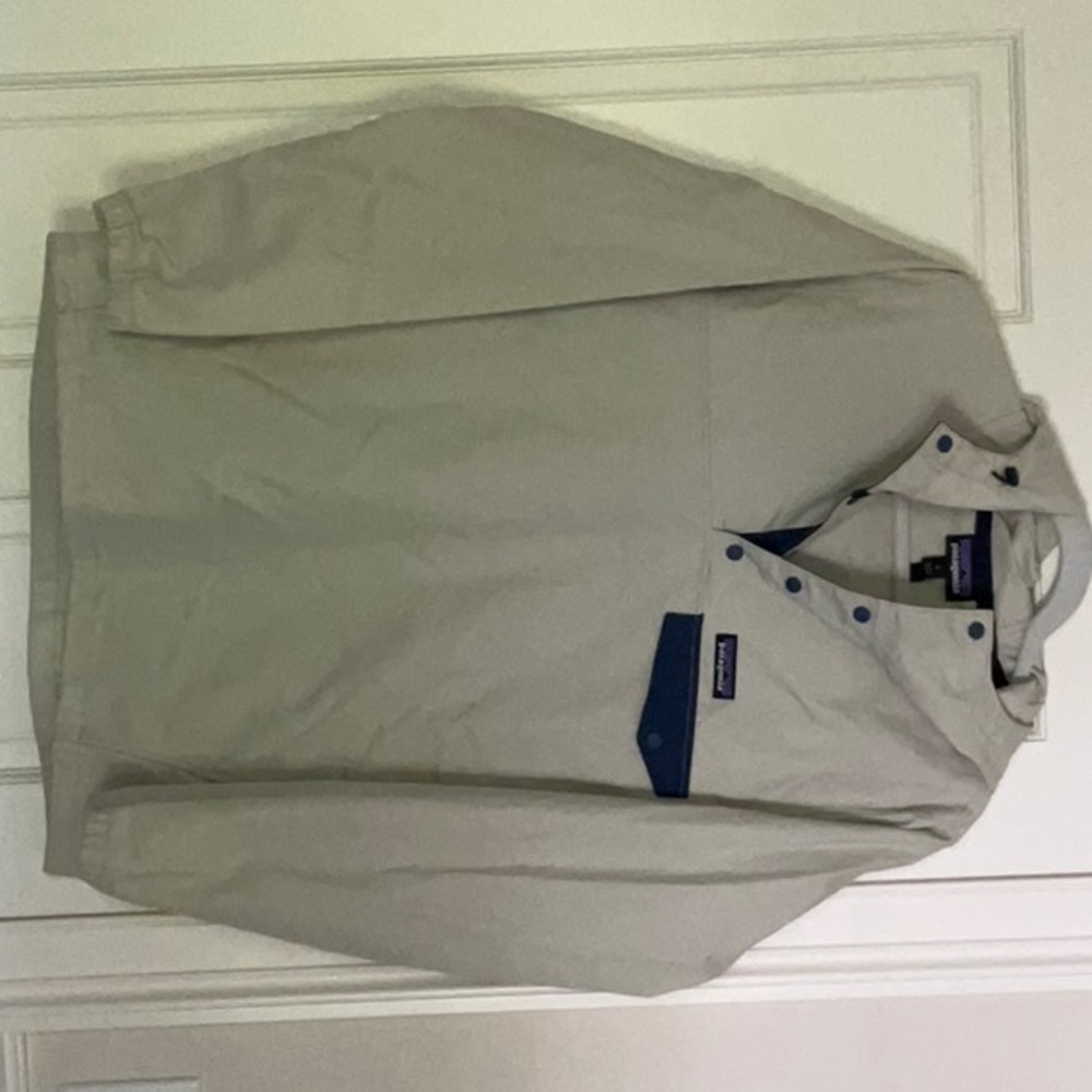 Patagonia Men’s Windbreaker Tan w/Blue